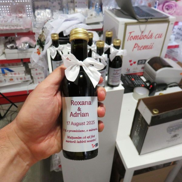 Marturie nuntă, Sticluță de Vin personalizată, fundiță albă - ILIF508017 - imagine 11