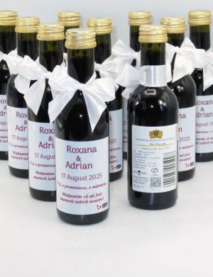 Marturie nuntă, Sticluță de Vin personalizată, fundiță albă – ILIF508017