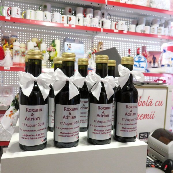 Marturie nuntă, Sticluță de Vin personalizată, fundiță albă - ILIF508017 - imagine 14