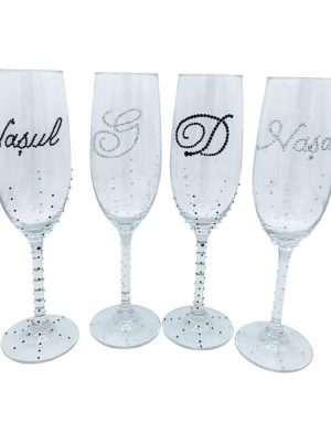 Pahare nuntă pentru miri și nași, decorate cu ștrasuri & personalizate cu inițiala, alb-negru - FEIS509001