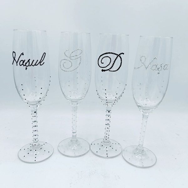Pahare nuntă pentru miri și nași, decorate cu ștrasuri & personalizate cu inițiala, alb-negru - FEIS509001 - imagine 7
