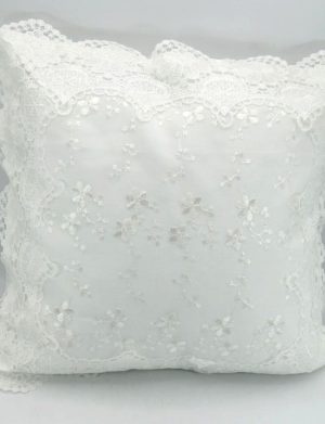 Pernă gătit mireasa, alb dantelat 42×38 cm – ILIF509001