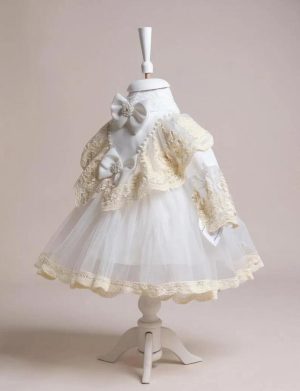 Rochiță botez fetiță +bentiță – culoare albă cu dantelă ivory – ILIF508032