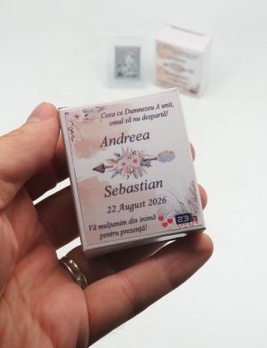 Mărturie nuntă, iconiță în cutie personalizată cu etichetă dublă, Boho – ILIF509011