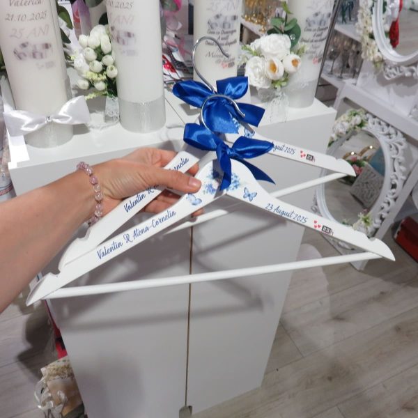 Set 2 umerașe personalizate, din lemn, pentru mire și mireasă, albastru - ILIF509013 - imagine 6
