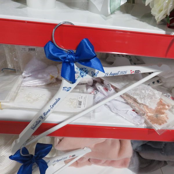Set 2 umerașe personalizate, din lemn, pentru mire și mireasă, albastru - ILIF509013 - imagine 7