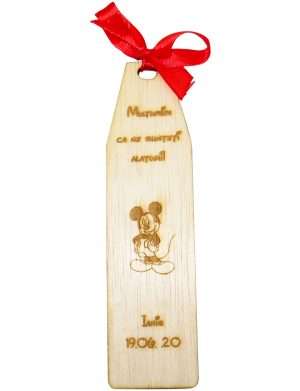 Marturie semn de carte cu Mickey Mouse, din lemn, personalizata, maro cu funda rosie, OMIS186