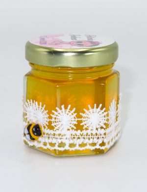 Marturii dulci cu miere, model handmade Dorinta – alb, borcan 50 gr – DSBC169