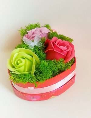 Cutie inima cu trandafiri de sapun roz/verde/roz inchis, OMIS1615