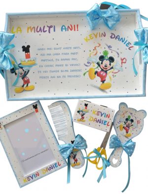 Set mot Mickey Mouse, 7 piese, personalizat, din lemn, cu fundite albastre si ornamente multicolore DSPH015